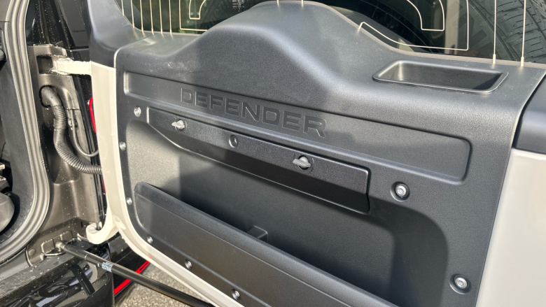 Land Rover Defender 3.0 D350 X-Dynamic HSE 90 3dr Auto Diesel Estate